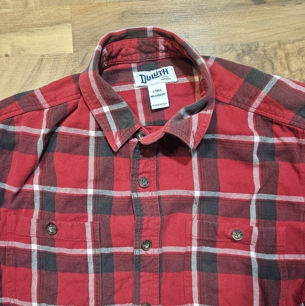 Duluth Trading Co Red Plaid Flannel Shirt L Tall Relaxed Fit - Picture 4 of 9